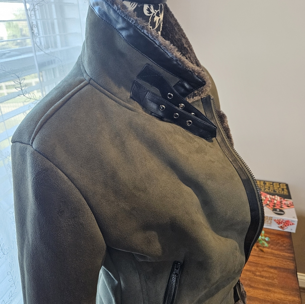 REASON Jacket - Picture 3 of 7